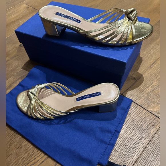 Stuart Weitzman Metallic Gold Knot-Front Heeled Sandals - Picture 12 of 16